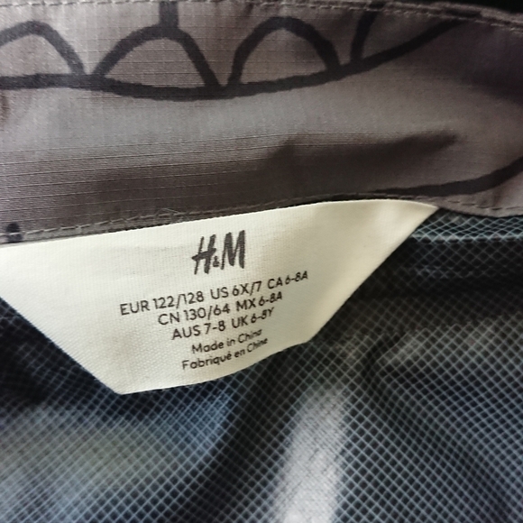 H&M dark Gray Dinosaur Print rain Jacket size 6/7 - Picture 5 of 13